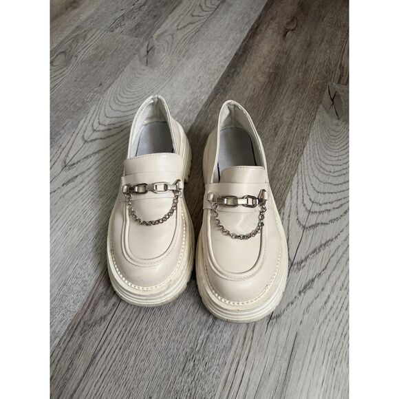 Cream Loafers with chains - Picture 3 of 6